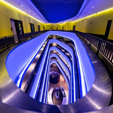 Cassia Phuket, Part Of Banyan Group Bang Tao Beach (Phuket) Exteriör bild The spiral escalator