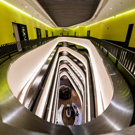 Cassia Phuket, Part Of Banyan Group Bang Tao Beach (Phuket) Exteriör bild The spiral escalator