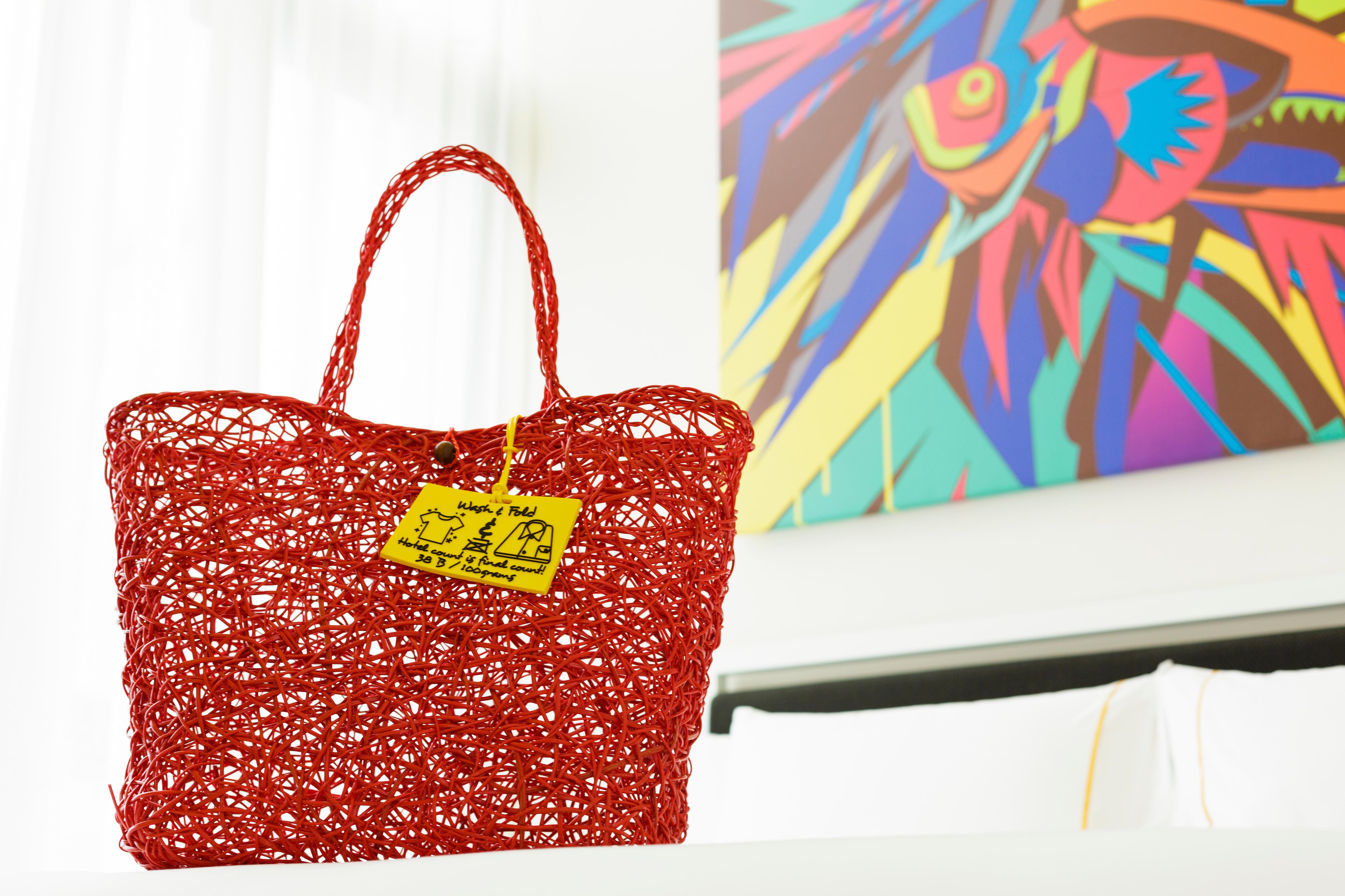 Cassia Phuket, Part Of Banyan Group Bang Tao Beach (Phuket) Exteriör bild A red bag