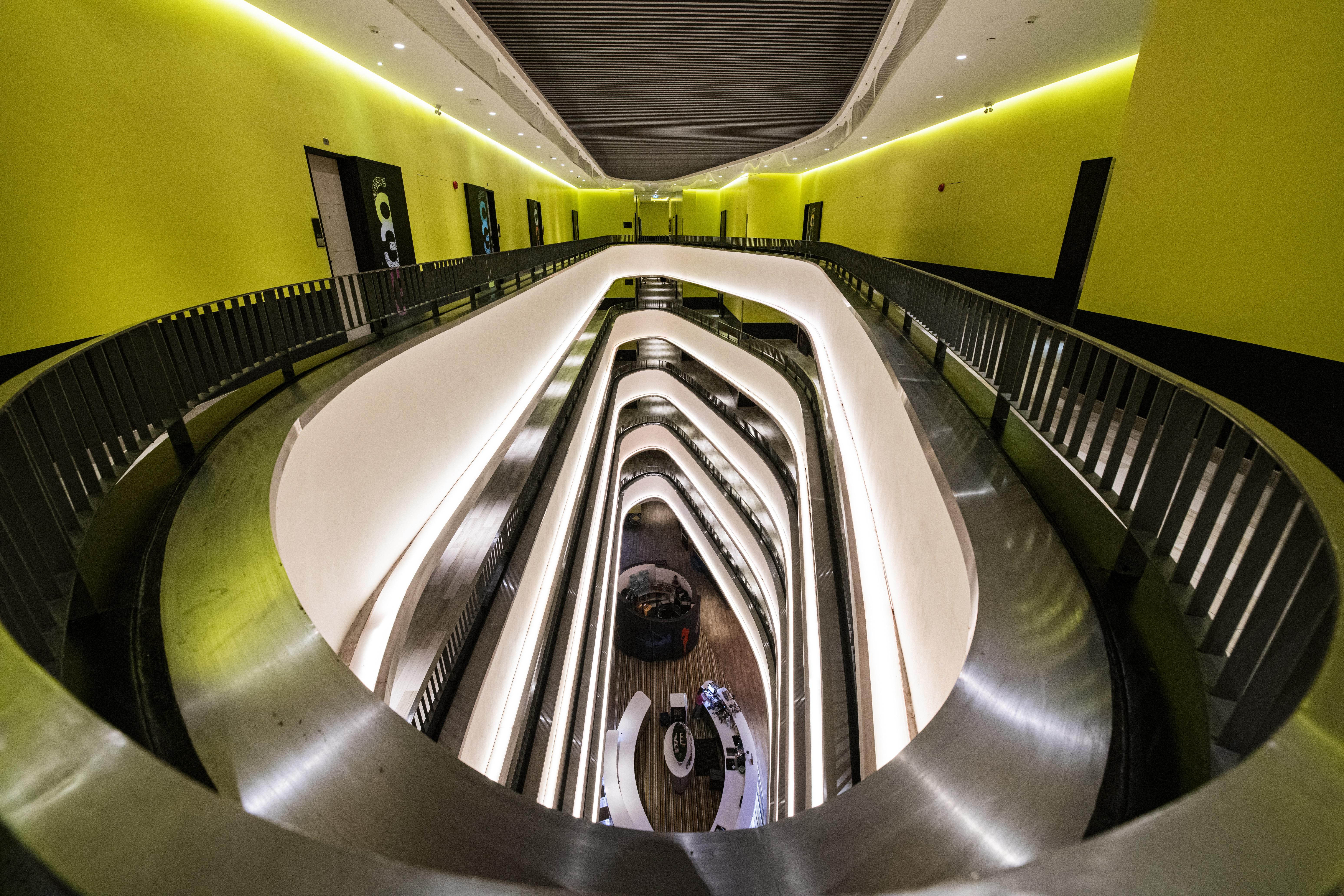 Cassia Phuket, Part Of Banyan Group Bang Tao Beach (Phuket) Exteriör bild The spiral escalator