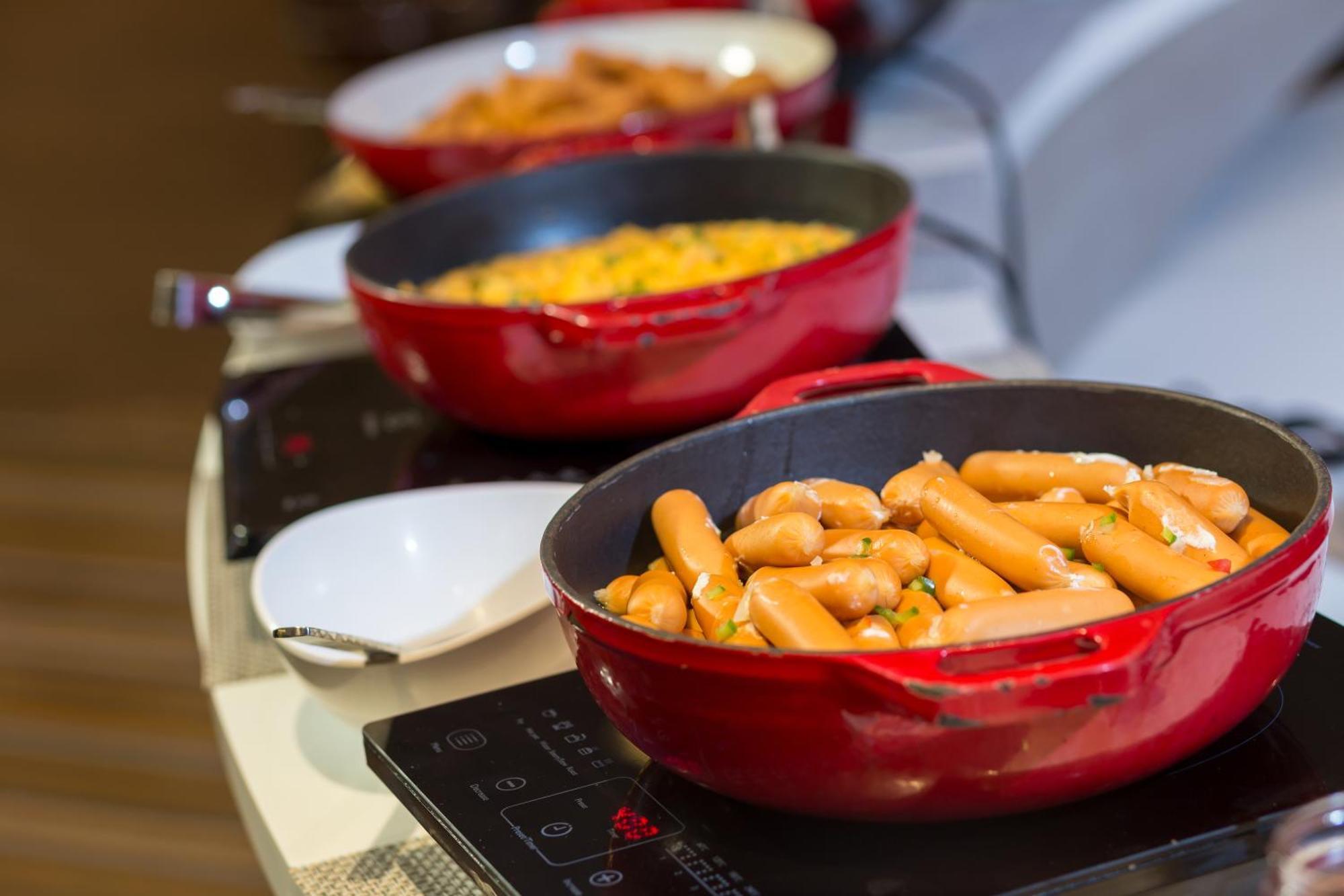 Cassia Phuket, Part Of Banyan Group Bang Tao Beach (Phuket) Exteriör bild A Le Creuset cast iron frying pan